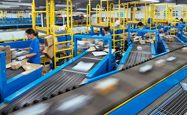 直線交叉帶分揀機,交叉帶分揀機,DWS物流設備,高臻智能